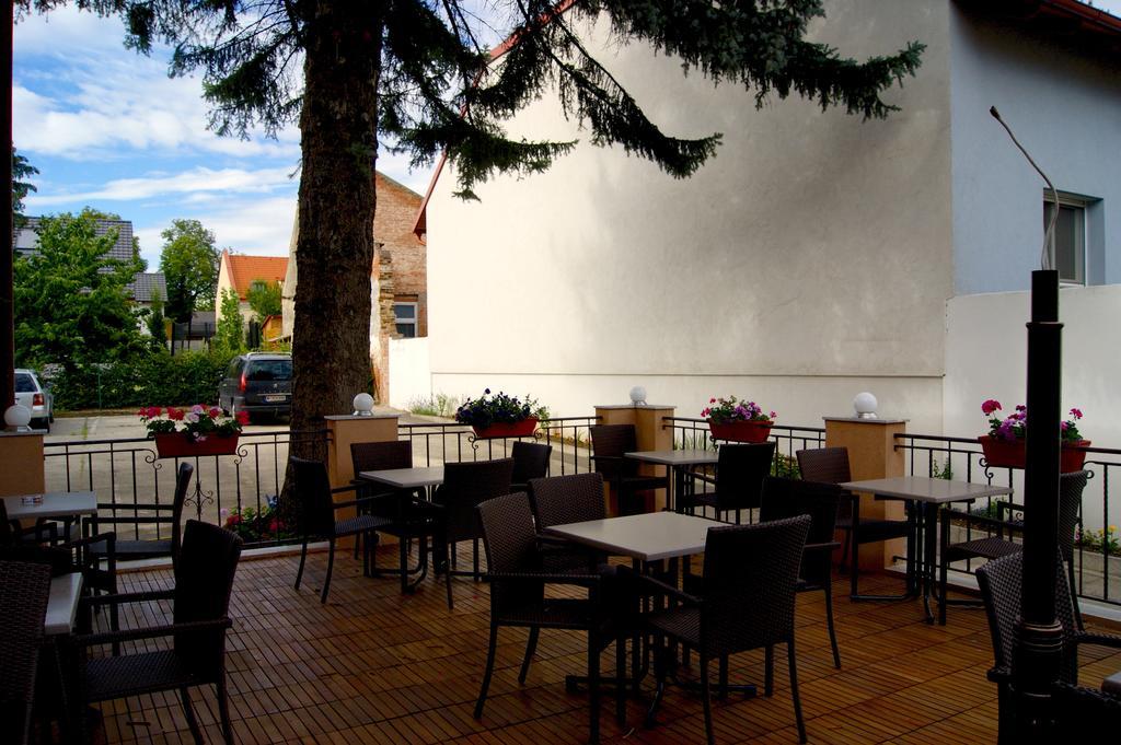 Cafe 168 Bed & Breakfast เวียนนา ภายนอก รูปภาพ